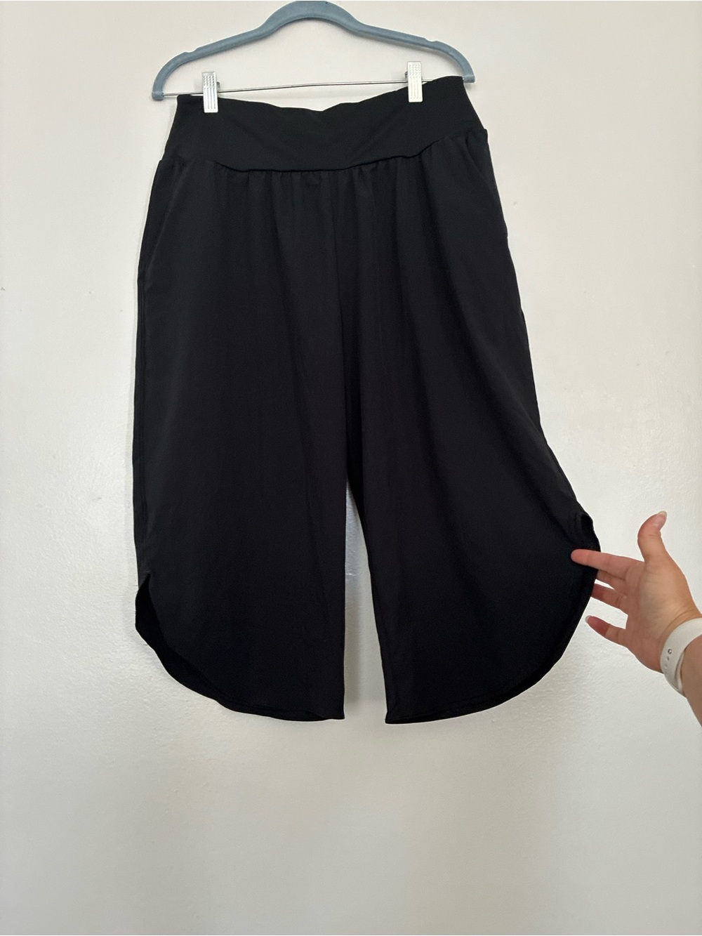 Halara Black Wide Leg Capri Pants